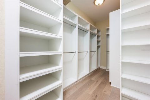 Купить виллу или дом в Уайлдвуд, Флорида 10 комнат, 316.52м2, № 2117450 - фото 21