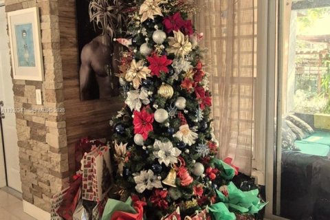 Villa ou maison à vendre à North Miami, Floride: 4 chambres, 154.4 m2 № 1996236 - photo 8