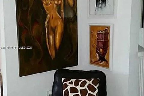 Villa ou maison à vendre à North Miami, Floride: 4 chambres, 154.4 m2 № 1996236 - photo 6