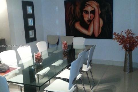 Villa ou maison à vendre à North Miami, Floride: 4 chambres, 154.4 m2 № 1996236 - photo 4