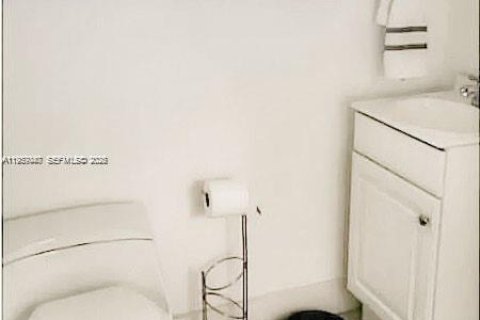 Villa ou maison à vendre à North Miami, Floride: 4 chambres, 154.4 m2 № 1996236 - photo 30