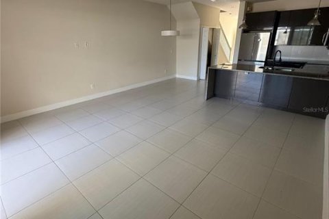 Townhouse in Clermont, Florida 3 bedrooms, 139.45 sq.m. № 2212003 - photo 4