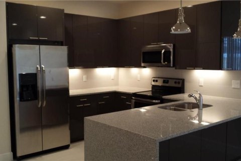Townhouse in Clermont, Florida 3 bedrooms, 139.45 sq.m. № 2212003 - photo 5