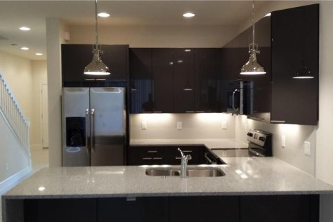 Townhouse in Clermont, Florida 3 bedrooms, 139.45 sq.m. № 2212003 - photo 6
