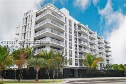 Condo in North Miami Beach, Florida, 2 bedrooms № 2079006