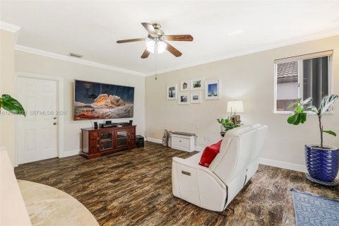 Villa ou maison à vendre à Miami, Floride: 4 chambres, 210.61 m2 № 2365525 - photo 20
