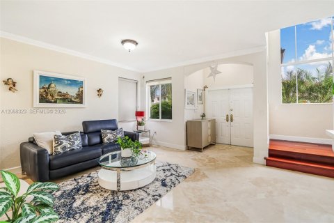 Villa ou maison à vendre à Miami, Floride: 4 chambres, 210.61 m2 № 2365525 - photo 7