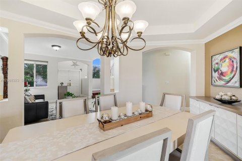 Villa ou maison à vendre à Miami, Floride: 4 chambres, 210.61 m2 № 2365525 - photo 12