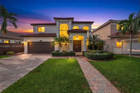 Villa ou maison à Miami, Floride 4 chambres, 210.61 m2 № 2365525