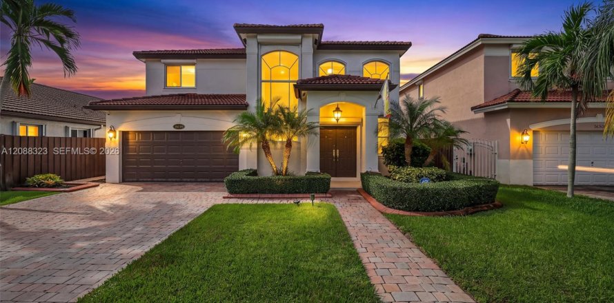 Villa ou maison à Miami, Floride 4 chambres, 210.61 m2 № 2365525