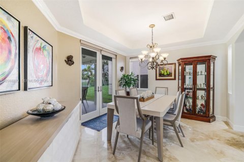 Villa ou maison à vendre à Miami, Floride: 4 chambres, 210.61 m2 № 2365525 - photo 11