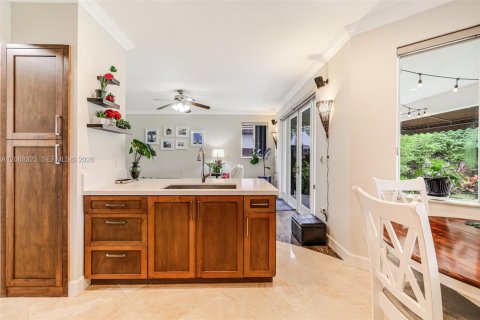Villa ou maison à vendre à Miami, Floride: 4 chambres, 210.61 m2 № 2365525 - photo 16