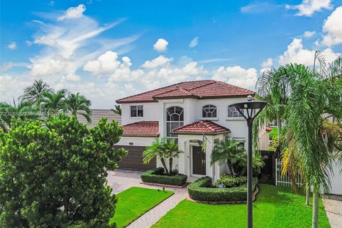 Villa ou maison à vendre à Miami, Floride: 4 chambres, 210.61 m2 № 2365525 - photo 2