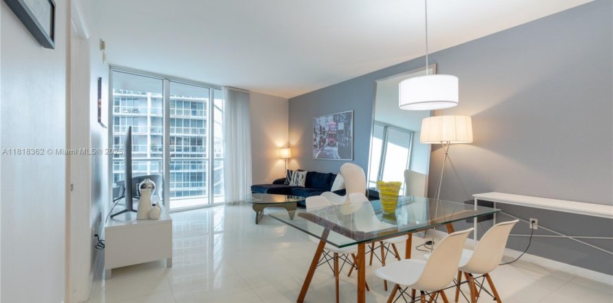 Condominio en Miami, Florida, 1 dormitorio № 1776247