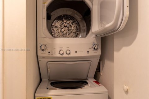 Купить кондоминиум в Майами, Флорида 1 спальня, 75.81м2, № 1776247 - фото 11