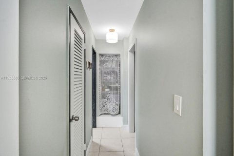 Condominio en venta en Miami Beach, Florida, 1 dormitorio, 87.33 m2 № 1993791 - foto 25