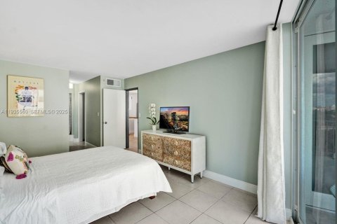 Condominio en venta en Miami Beach, Florida, 1 dormitorio, 87.33 m2 № 1993791 - foto 23