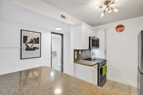 Condominio en venta en Miami Beach, Florida, 1 dormitorio, 87.33 m2 № 1993791 - foto 14