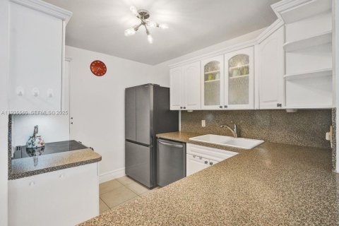 Condominio en venta en Miami Beach, Florida, 1 dormitorio, 87.33 m2 № 1993791 - foto 13