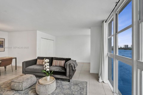 Condominio en venta en Miami Beach, Florida, 1 dormitorio, 87.33 m2 № 1993791 - foto 5