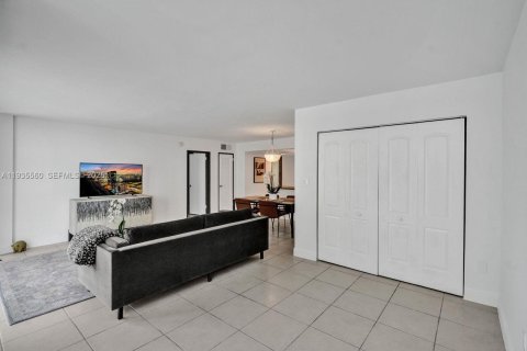 Condominio en venta en Miami Beach, Florida, 1 dormitorio, 87.33 m2 № 1993791 - foto 19