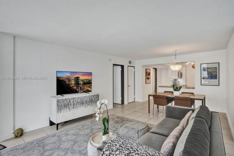 Condominio en venta en Miami Beach, Florida, 1 dormitorio, 87.33 m2 № 1993791 - foto 7
