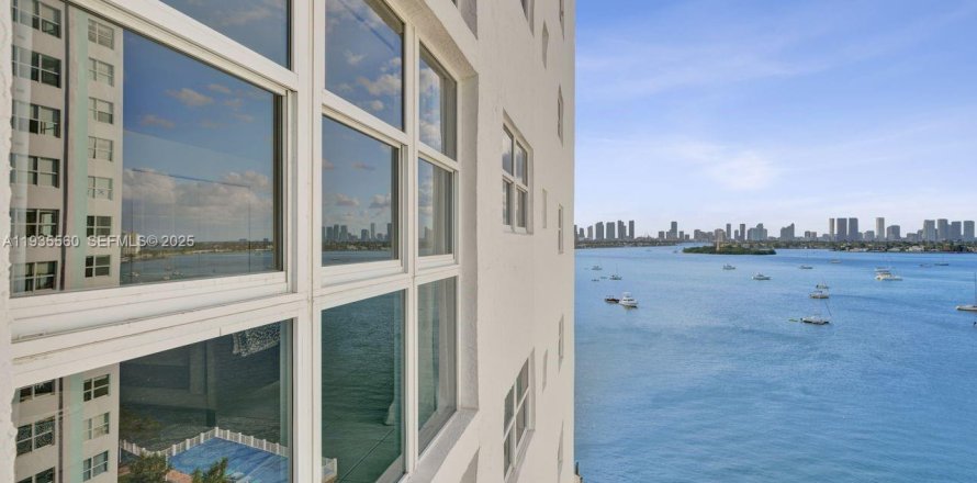 Condominio en Miami Beach, Florida, 1 dormitorio № 1993791