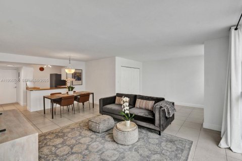 Condominio en venta en Miami Beach, Florida, 1 dormitorio, 87.33 m2 № 1993791 - foto 6