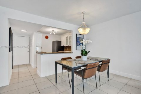 Condominio en venta en Miami Beach, Florida, 1 dormitorio, 87.33 m2 № 1993791 - foto 9