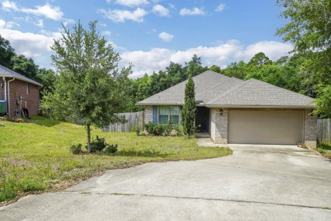 Villa ou maison à louer à Crestview, Floride: 3 chambres, 179.21 m2 № 562667 - photo 1