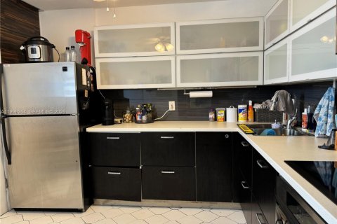 Снять в аренду кондоминиум в Норт-Майами-Бич, Флорида 2 спальни, 95.22м2, № 2060427 - фото 2