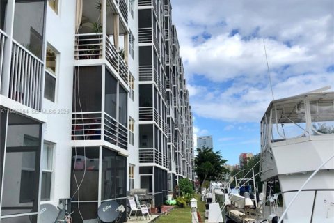 Снять в аренду кондоминиум в Норт-Майами-Бич, Флорида 2 спальни, 95.22м2, № 2060427 - фото 17