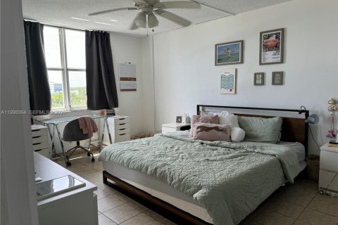 Снять в аренду кондоминиум в Норт-Майами-Бич, Флорида 2 спальни, 95.22м2, № 2060427 - фото 6