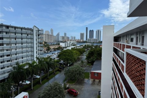 Снять в аренду кондоминиум в Норт-Майами-Бич, Флорида 2 спальни, 95.22м2, № 2060427 - фото 23