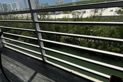 Снять в аренду кондоминиум в Норт-Майами-Бич, Флорида 2 спальни, 95.22м2, № 2060427 - фото 14