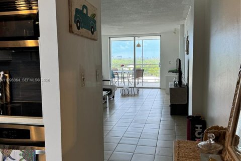 Снять в аренду кондоминиум в Норт-Майами-Бич, Флорида 2 спальни, 95.22м2, № 2060427 - фото 3