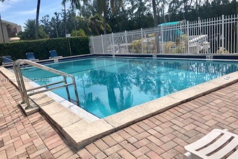 Снять в аренду кондоминиум в Норт-Майами-Бич, Флорида 2 спальни, 95.22м2, № 2060427 - фото 18