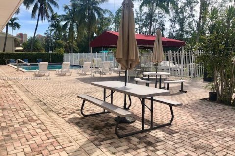 Снять в аренду кондоминиум в Норт-Майами-Бич, Флорида 2 спальни, 95.22м2, № 2060427 - фото 19