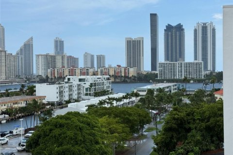 Снять в аренду кондоминиум в Норт-Майами-Бич, Флорида 2 спальни, 95.22м2, № 2060427 - фото 22