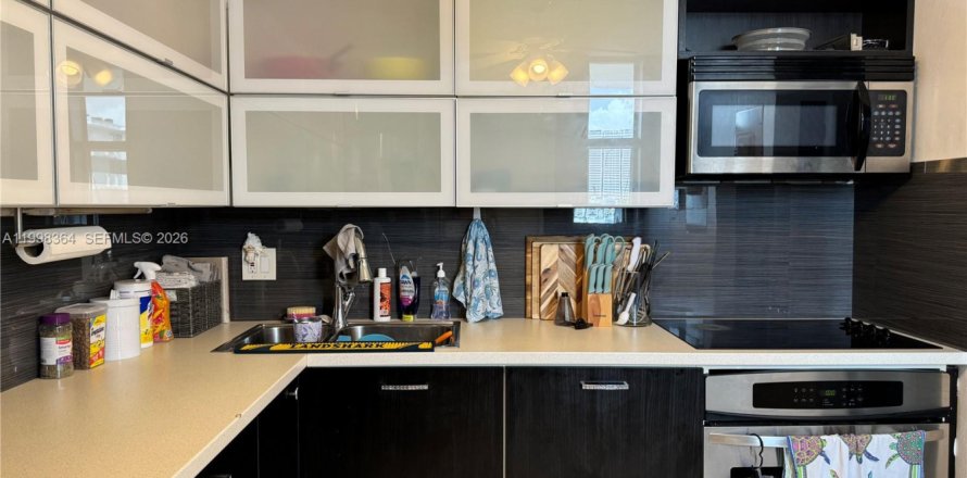 Кондоминиум с 2 спальнями в Норт-Майами-Бич, Флорида № 2060427