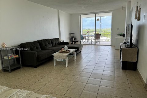 Снять в аренду кондоминиум в Норт-Майами-Бич, Флорида 2 спальни, 95.22м2, № 2060427 - фото 4