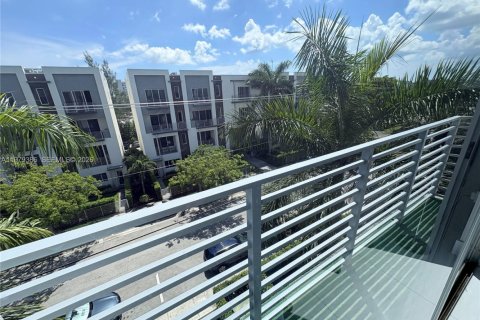 Снять в аренду кондоминиум в Форт-Лодердейл, Флорида 49.05м2, № 2049374 - фото 9