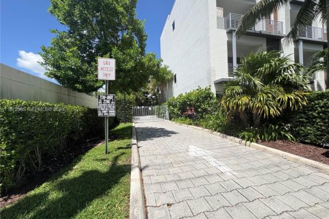 Снять в аренду кондоминиум в Форт-Лодердейл, Флорида 49.05м2, № 2049374 - фото 24