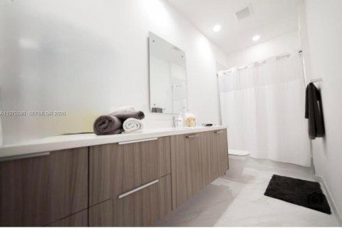 Снять в аренду кондоминиум в Форт-Лодердейл, Флорида 49.05м2, № 2049374 - фото 6