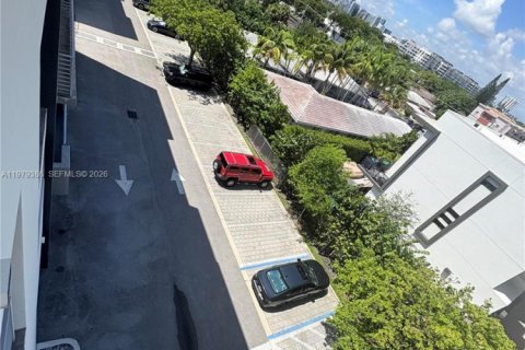 Снять в аренду кондоминиум в Форт-Лодердейл, Флорида 49.05м2, № 2049374 - фото 25