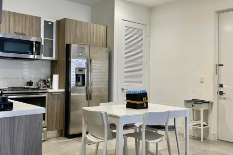 Снять в аренду кондоминиум в Форт-Лодердейл, Флорида 49.05м2, № 2049374 - фото 3