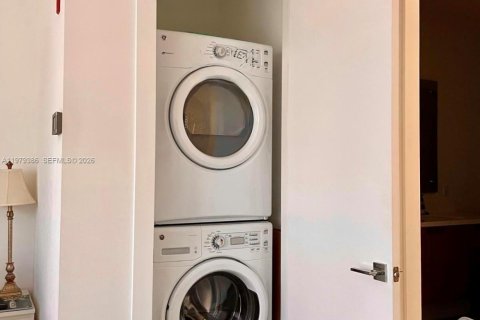 Снять в аренду кондоминиум в Форт-Лодердейл, Флорида 49.05м2, № 2049374 - фото 8