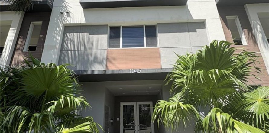 Студия в кондо в Форт-Лодердейл, Флорида в GALLERIA VILLAGES № 2049374