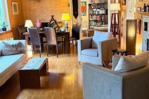 Дом в Майами, Флорида 3 спальни, 114.27м2 № 2018005