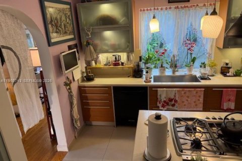 Купить виллу или дом в Майами, Флорида 3 спальни, 114.27м2, № 2018005 - фото 18